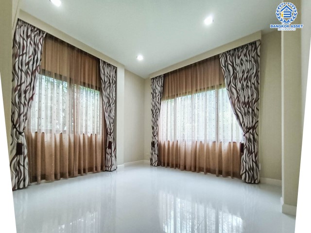 บ้านเดี่ยวมือสองย่านนนทบุรีฯ ม.เพอร์เฟคมาสเตอร์พีช รัตนาธิเบศร์  เนื้อที่กว้างขวางมากถึง 130.20 ตร.ว.  ฟังก์ชัน 4 ห้องนอน 5 ห้องน้ำ ที่จอดรถ 3 คัน เฟอร์นิเจอร์บิ้วท์อิน เปลี่ยนสุขภัณฑ์ใหม่ทั้งหลัง! บนทำเลแห่งการเดินทาง ใกล้รถไฟฟ้าสายสีม่วง "สถานีไทรม้า" และทางด่วน "งามวงศ์วาน" จองเลย!